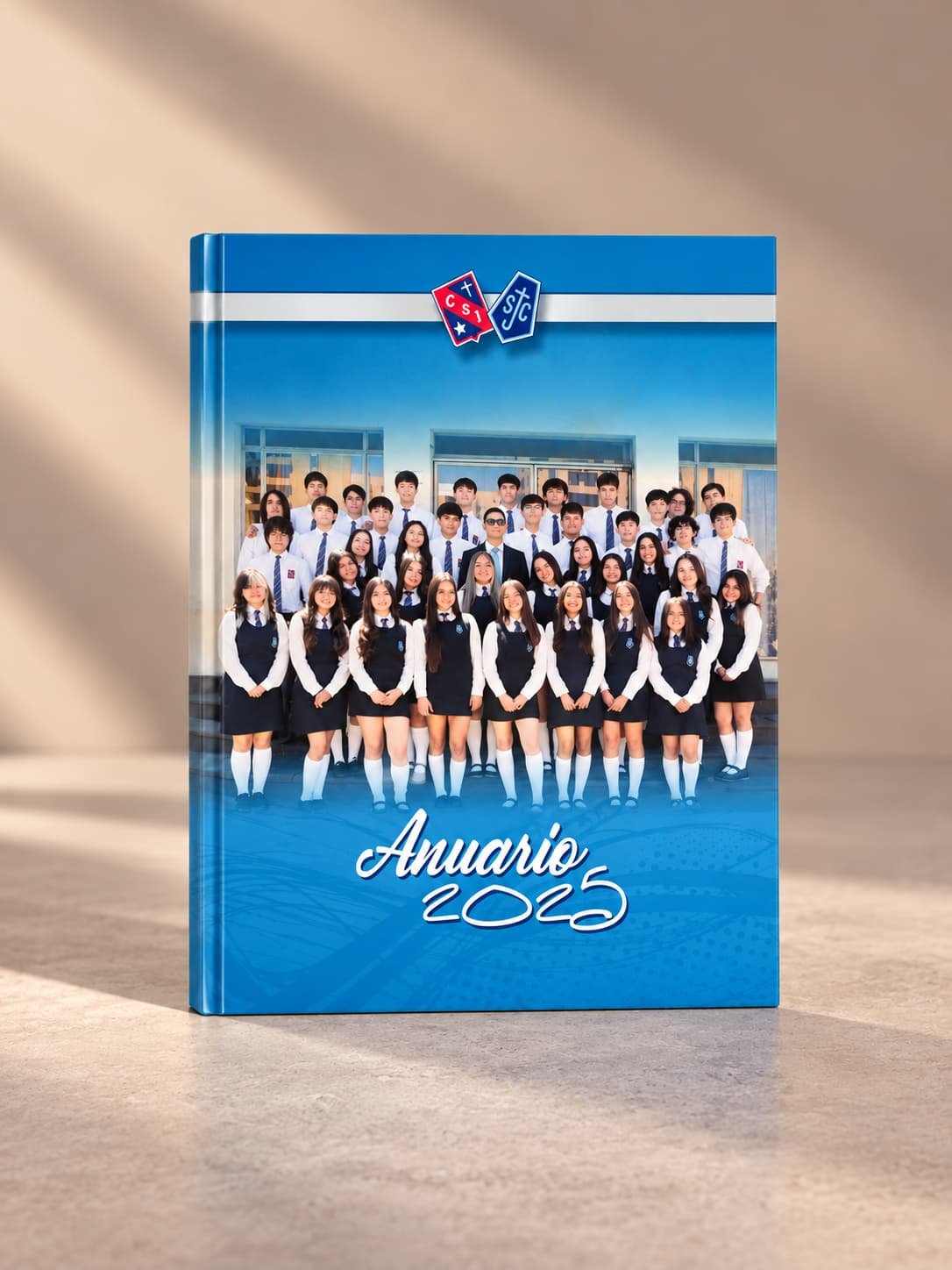 Anuario de cuarto medio con portada e interiores personalizados